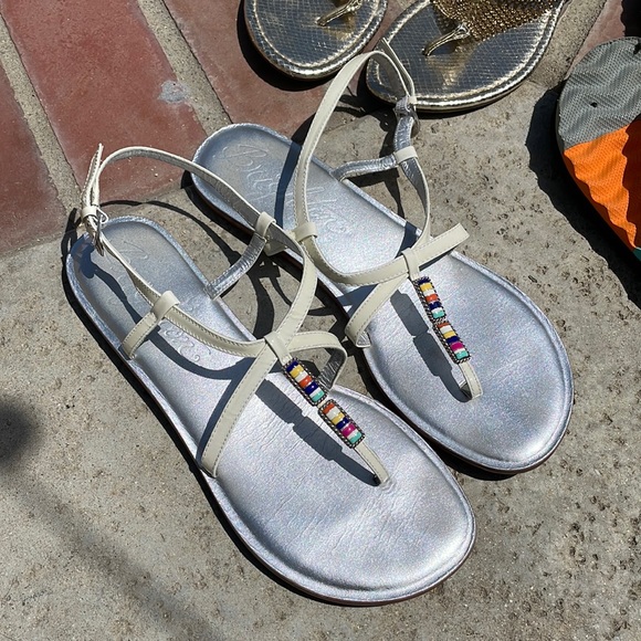 wide closed toe wedges